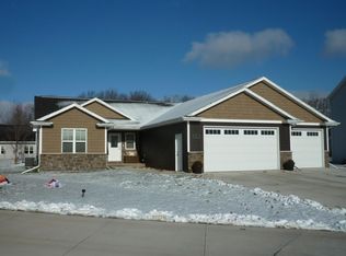 321 Stout Ln, Neenah, WI 54956