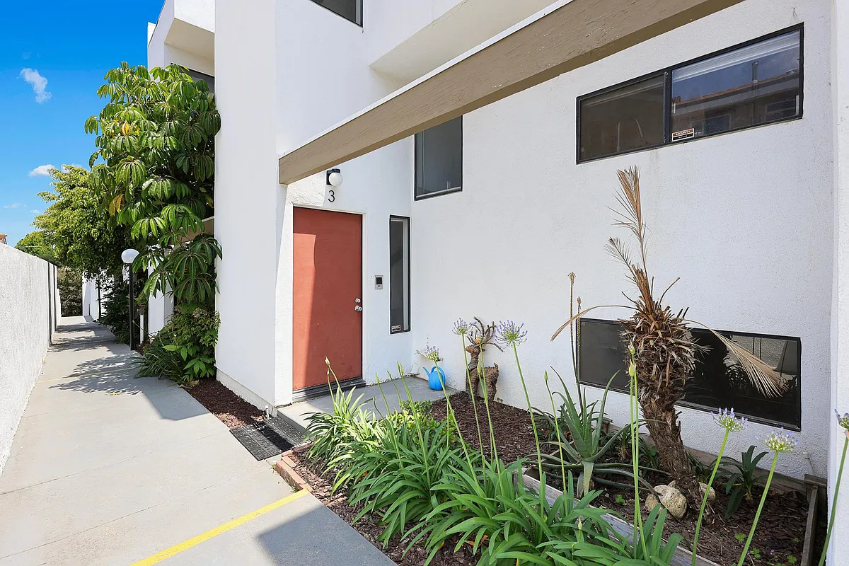 Building Photo - 814 N Monterey St #3