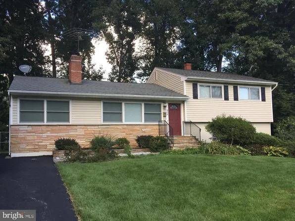 909 Plum St SW, Vienna, VA 22180