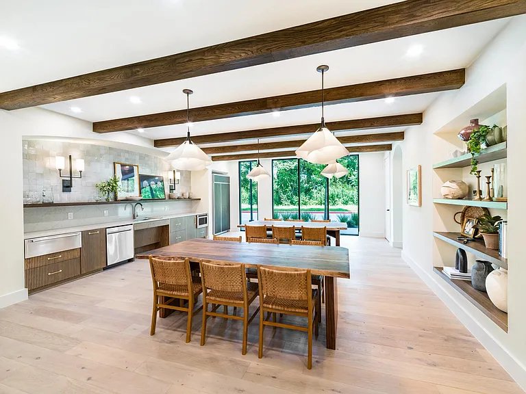 Expansive dining and entertainment spaces at Modera Trailhead set the stage for memorable gatherings with style and ease.