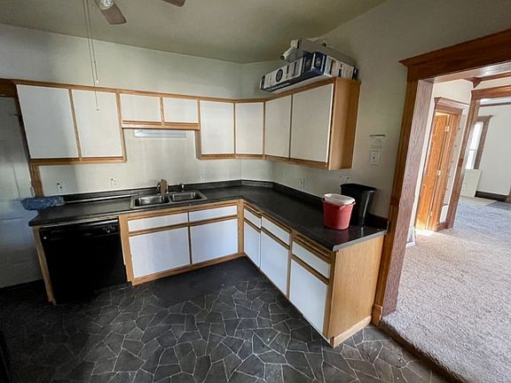 3rd image of 404 Caroline St #404