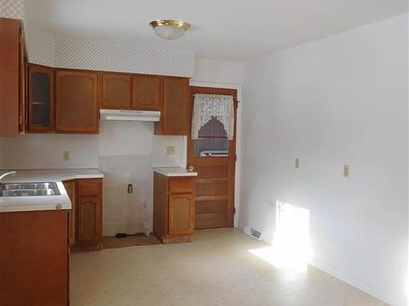 4th image of 640 Briarwood Dr