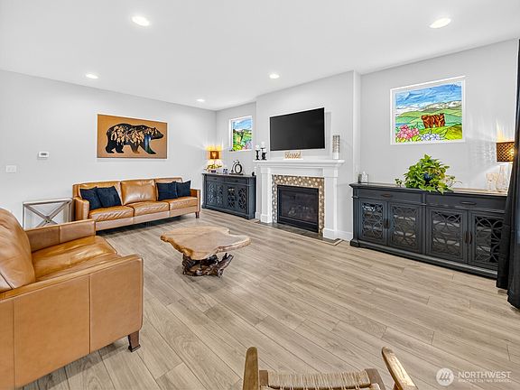 5th image of 3522 Elmont Avenue