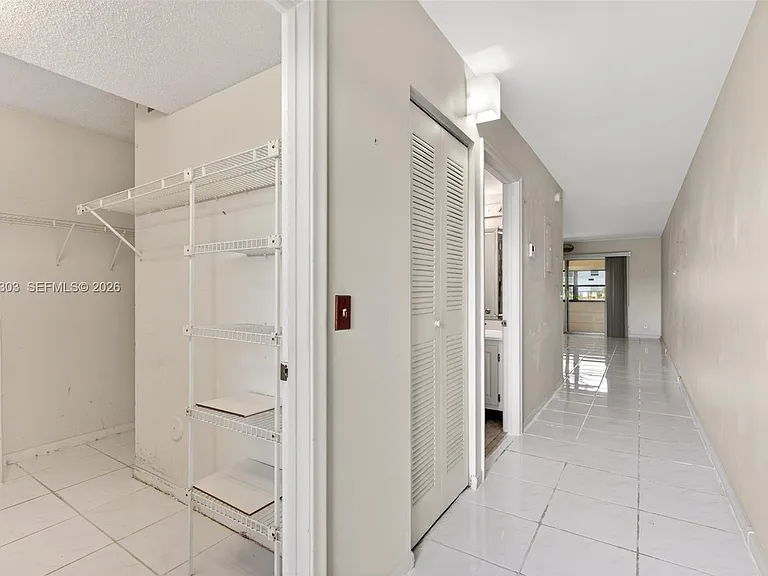 1400 SW 124th Ter #111Q — Photo 3