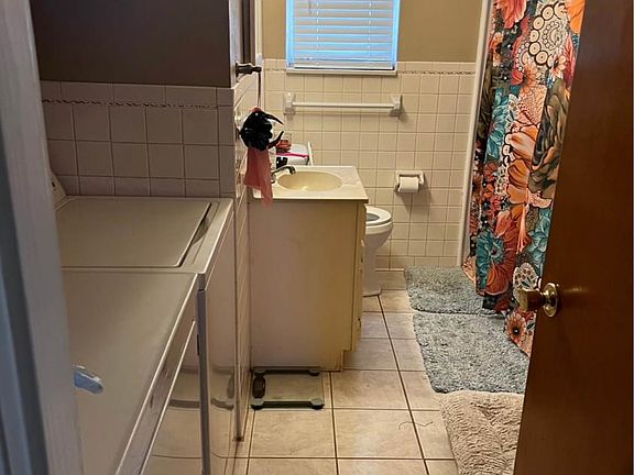 2nd image of 5051 Lubbock Ave