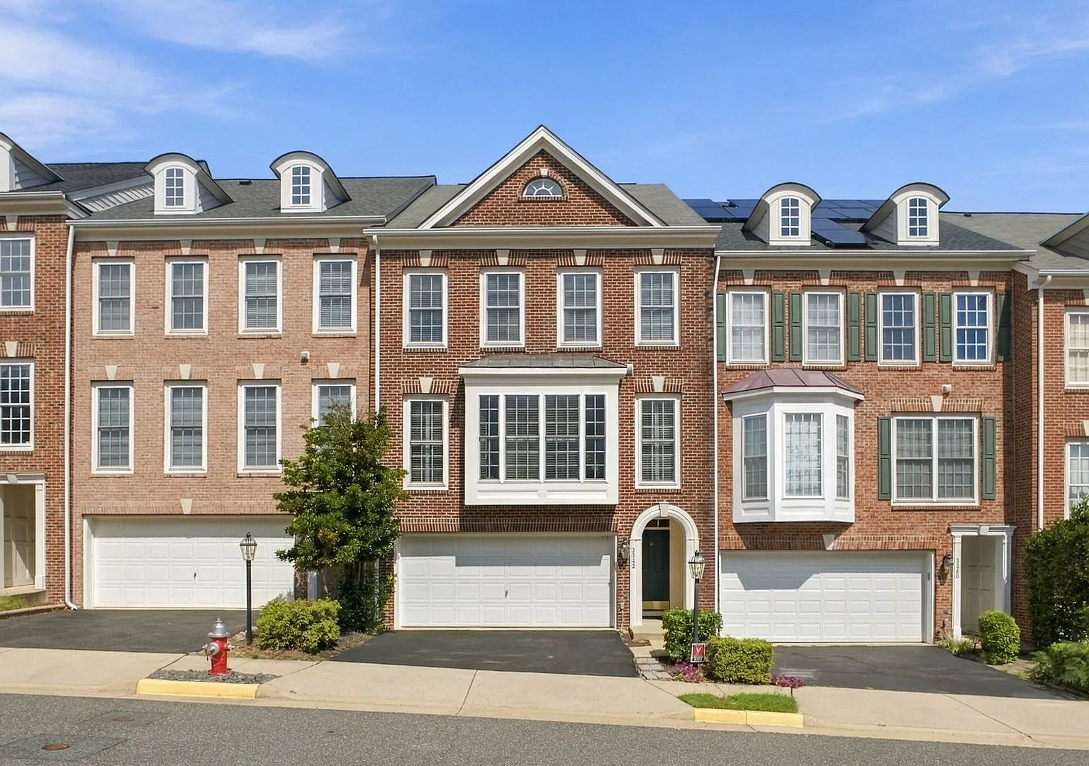 Spacious Alexandria Townhome | Near Old Town & I-495 — Photo 1