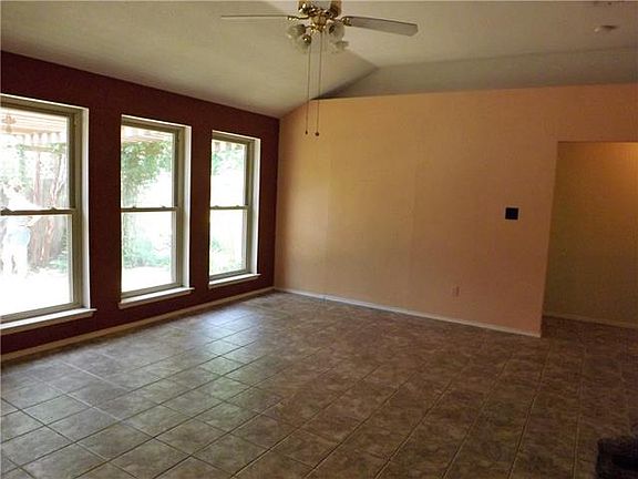 3rd image of 6010 Twin Maple Dr