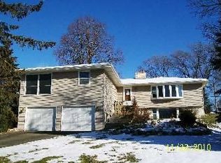 1688 Edgemont St N, Maplewood, MN 55117