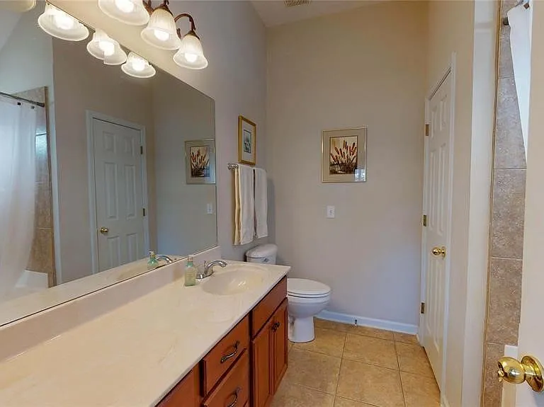 631 Glenmede Ln — Photo 11