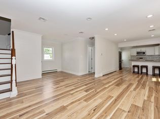 20 Rita Pl, Copiague, NY 11726