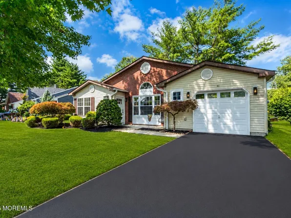 51 Linton Close, Howell, NJ 07728