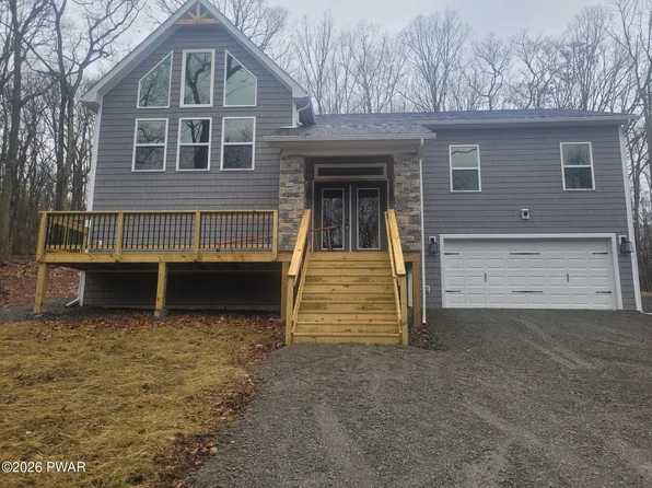 106 Fawn Lake Dr, Hawley, PA 18428