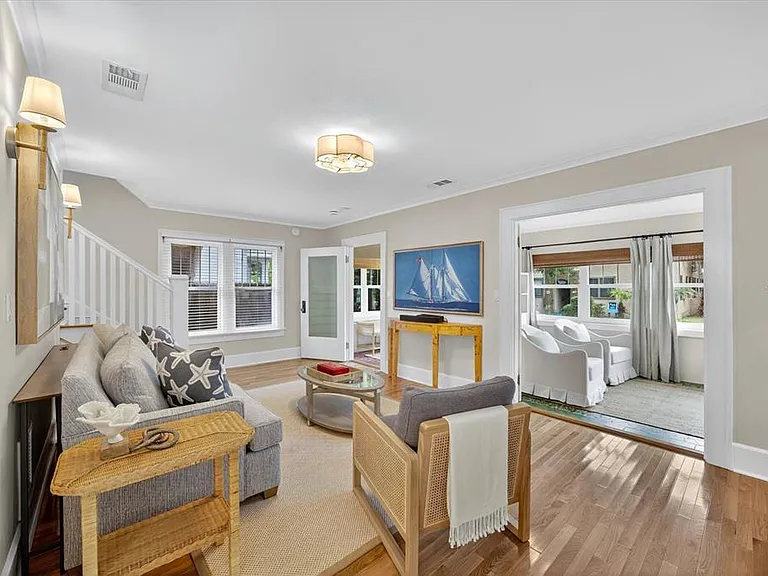 221 13th Ave NE — Photo 11