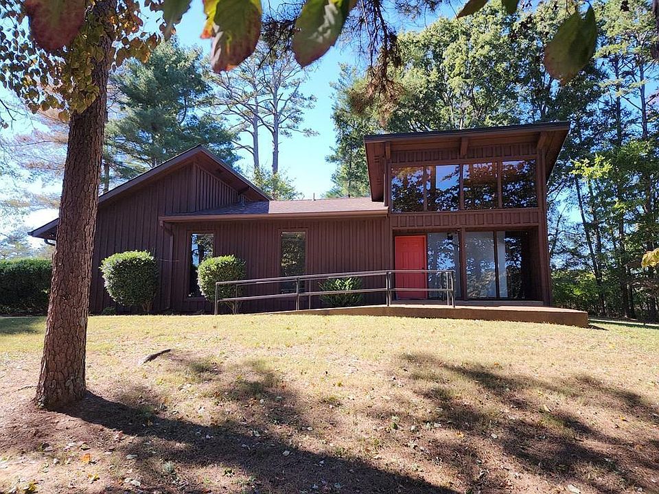 1st image of 395 River Rd