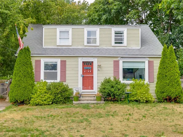 15 Spencer Dr, North Kingstown, RI 02852