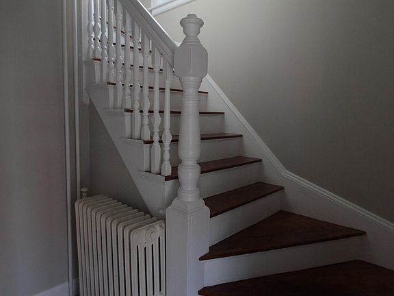 Entry stairs (carpet runner to be installed)
