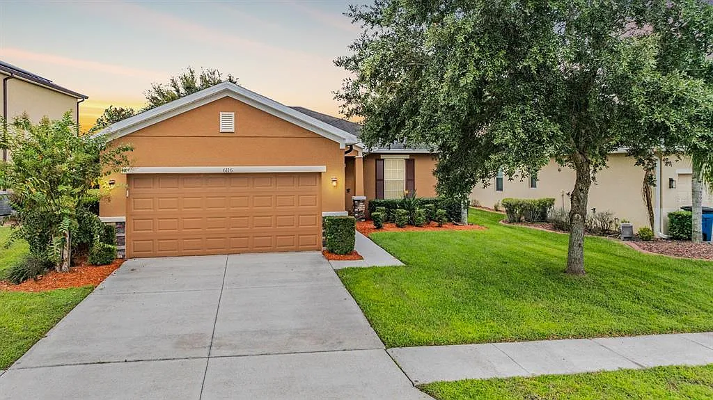 3 bed, 2.0 bath, 1448 sqft, $2,100 — Photo 2