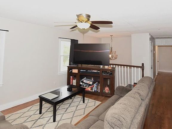 3rd image of 3700 Silina Dr
