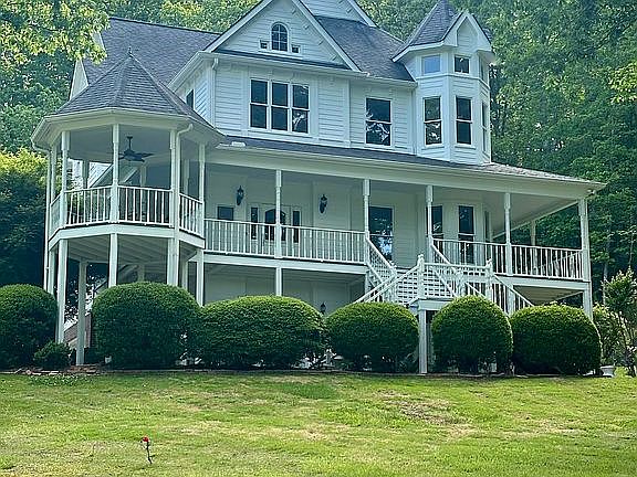 3rd image of 4218 Roy Rd