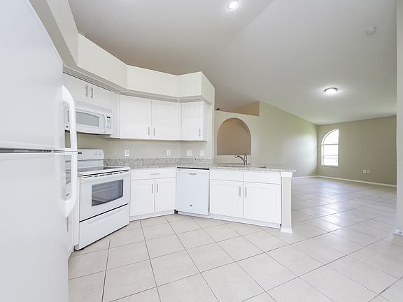 5th image of 1443 Brook Hollow Dr