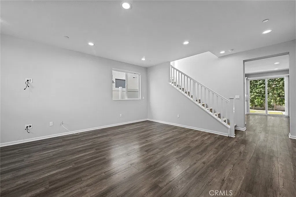 5 bed, 2247 sqft, $5,500 — Photo 4