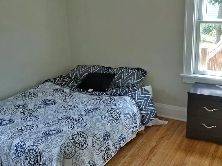 1432 Hague Ave — Photo 2