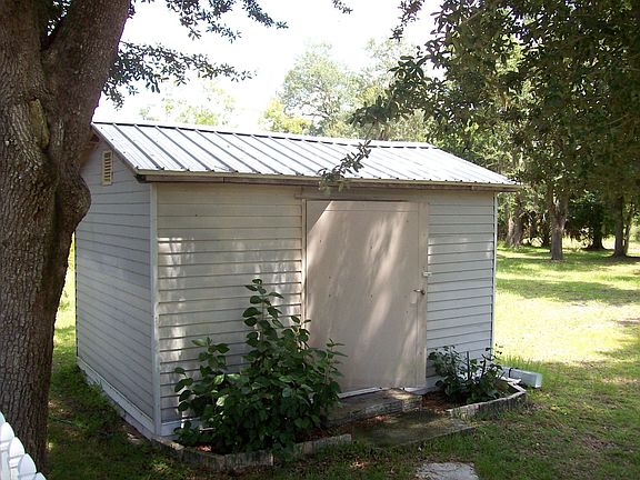 3rd image of 1077 NW Pine Creek Ave