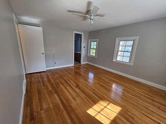 3rd image of 263 Burbank Rd