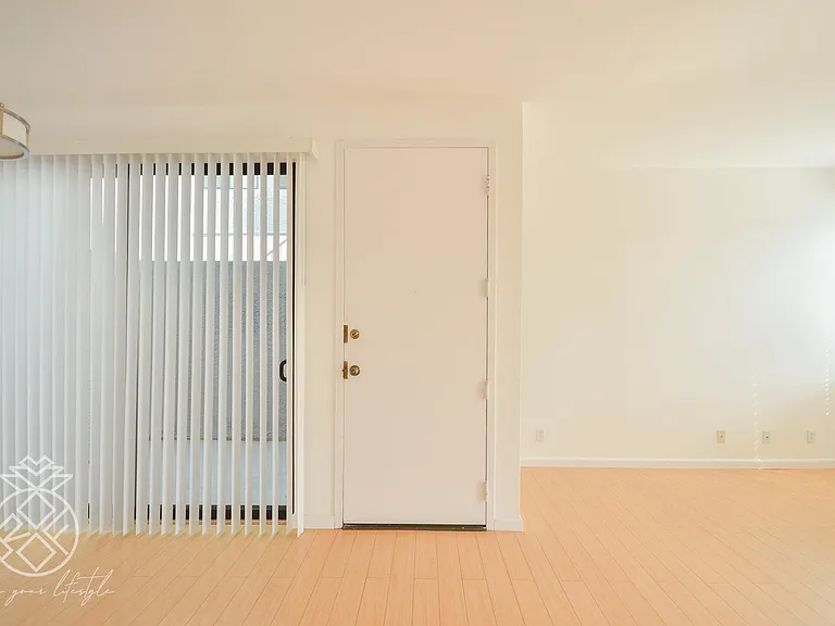 1727 Glendon Ave #104 — Photo 46
