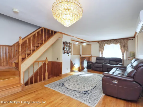 41 Pershing St, Staten Island, NY 10305