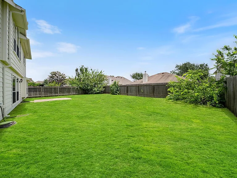 8311 Sierra Hill Ct — Photo 30