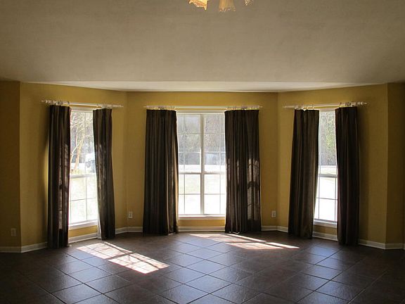 4th image of 1116 Eaton Dr