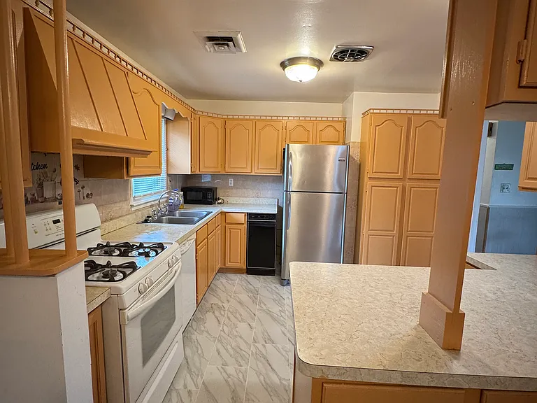 14007 Franklin St — Photo 28