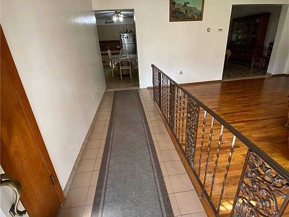 3rd image of 429 Keller Ave
