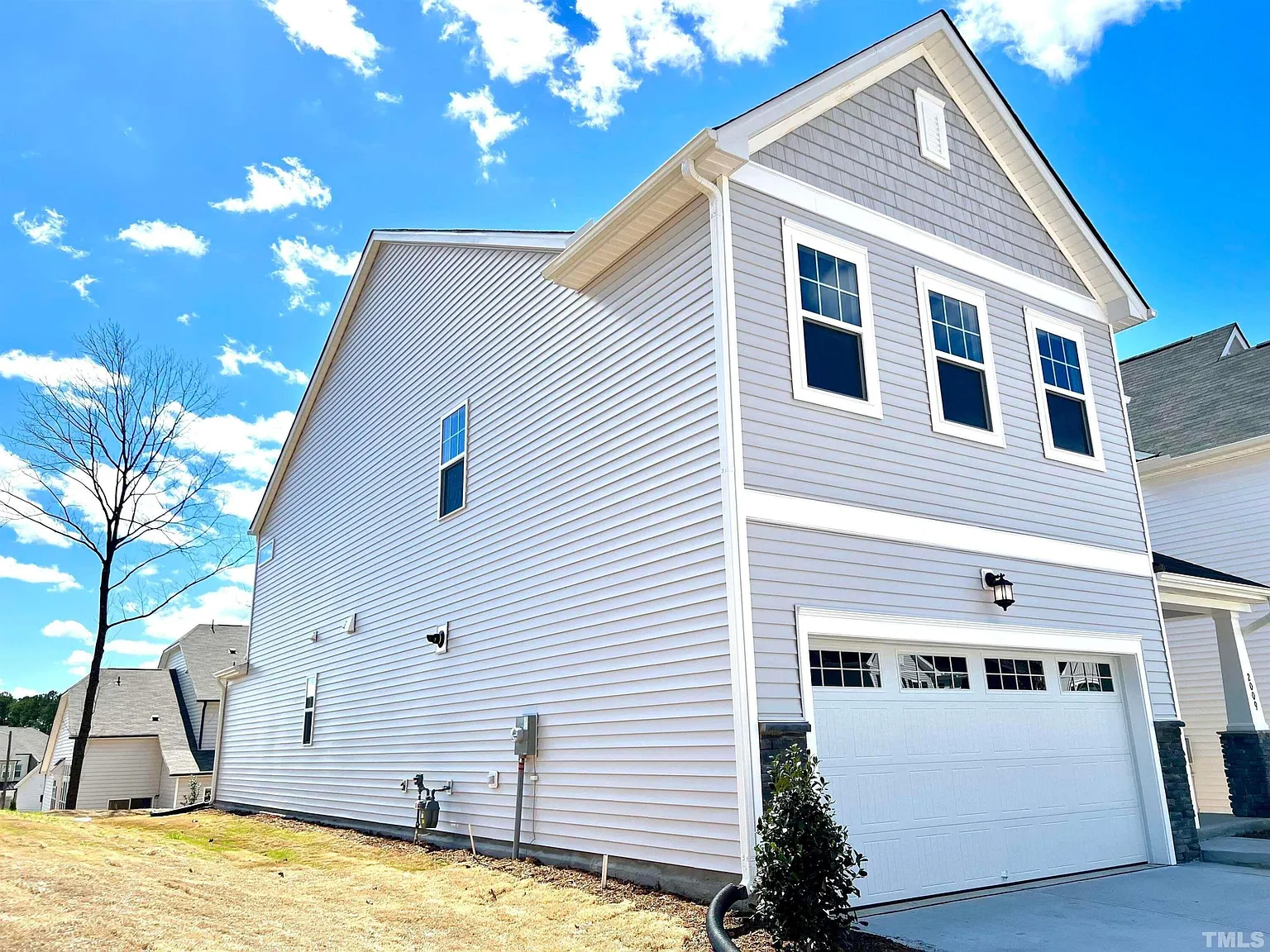 4 bed, 3.0 bath, 2708 sqft, $3,095 — Photo 2