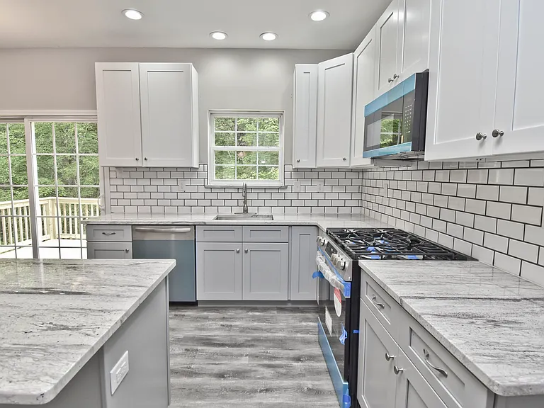 557 Marco Way — Photo 7