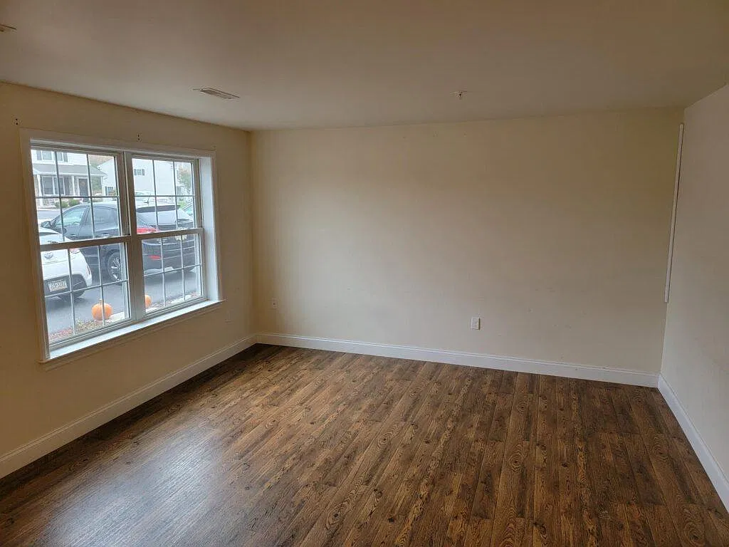 3 bed, 2.5 bath, 1424 sqft, $1,795 — Photo 3