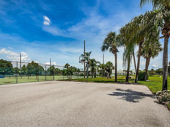 3rd image of 5215 COQUINA KEY DRIVE SE #B