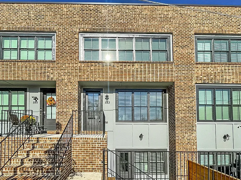 583 King Arnold St — Photo 1
