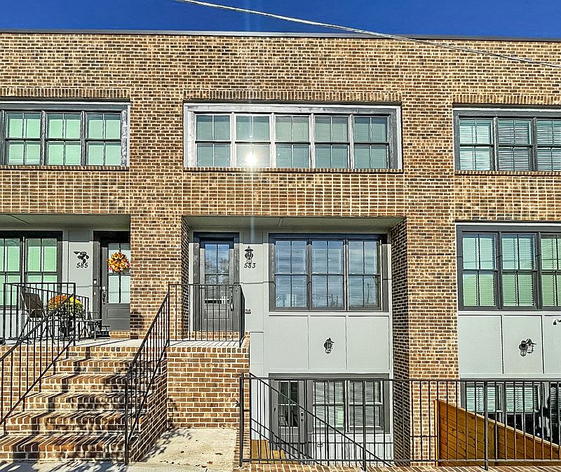 1st image of 583 King Arnold St