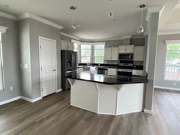 4th image of 141 Douglas Dr #98