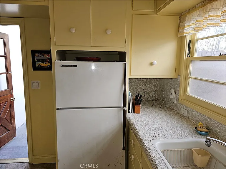 526 Park Ave #D — Photo 8
