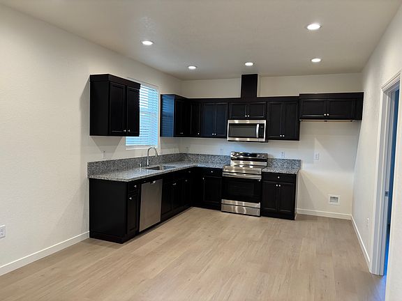5th image of 6822 Larchmont Dr
