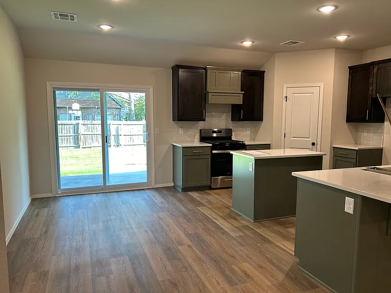 3708 W Delmar St — Photo 5