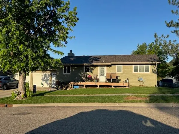 509 Yucca Dr, Pierre, SD 57501