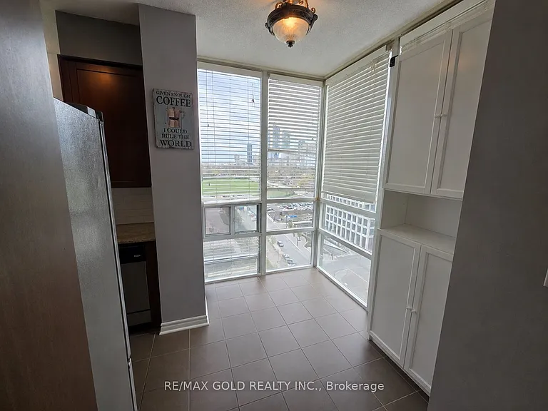 3504 Hurontario St #1607 — Photo 12