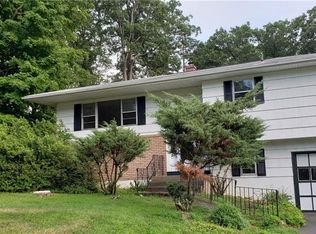 4 Hidden Hills Dr, Stony Pt, NY 10980