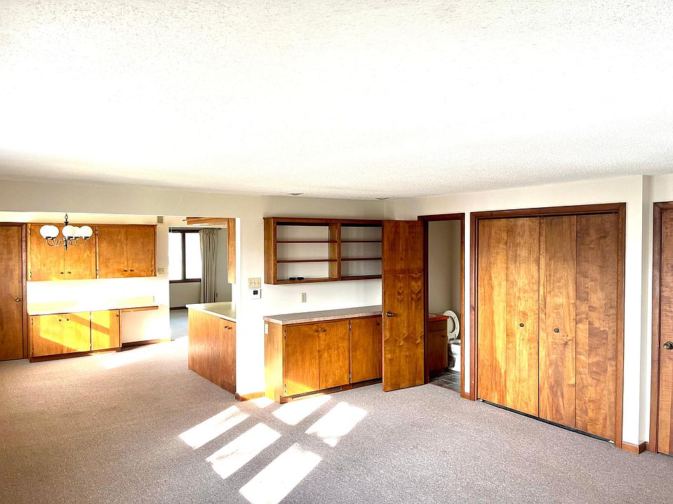 1st image of 814 Cedar River Dr #1
