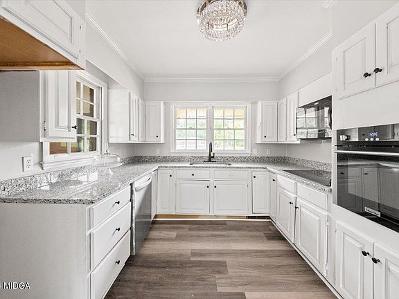 5th image of 2919 Thornwood Dr