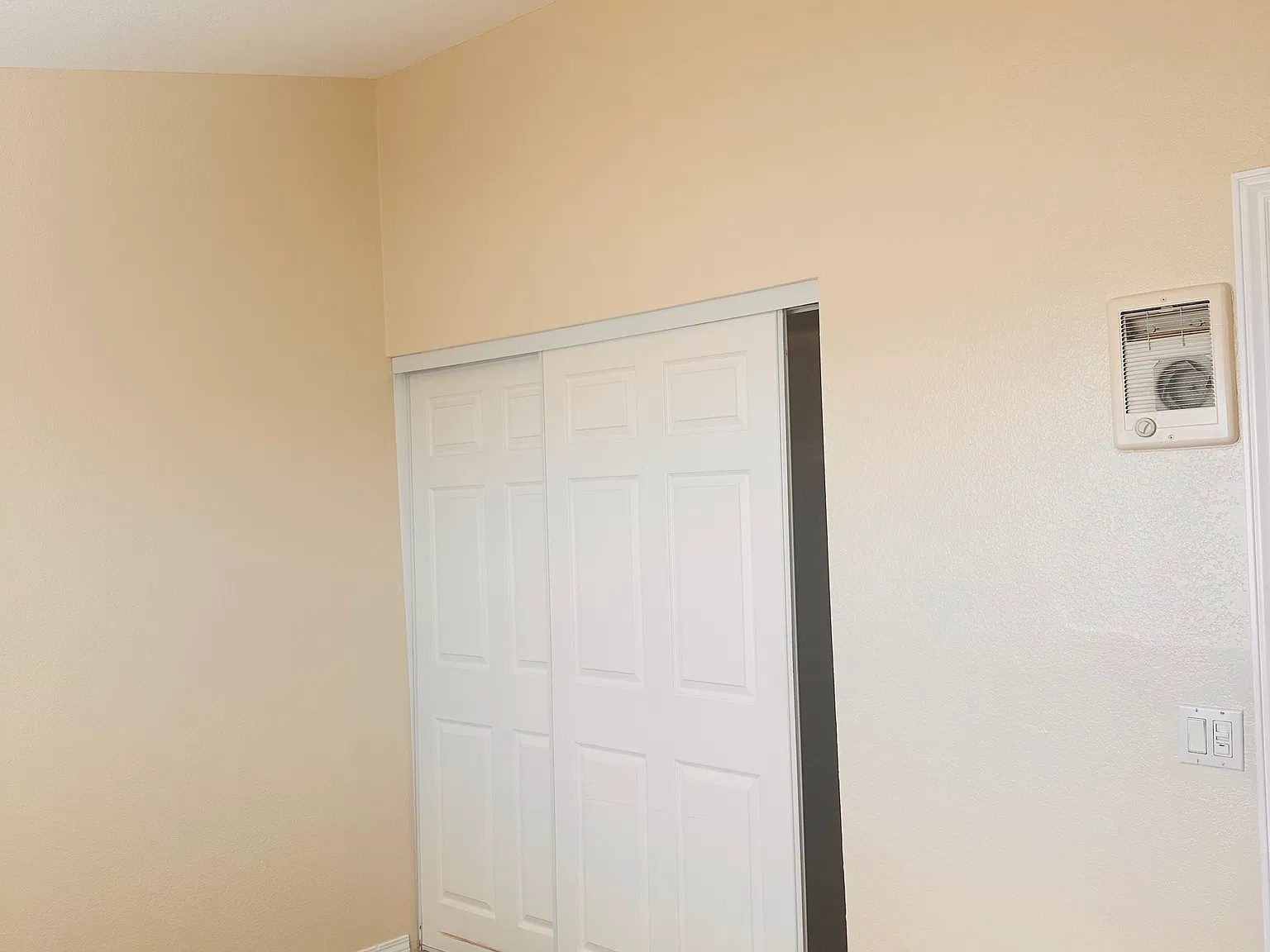 4218 Van Dyke Ave — Photo 2